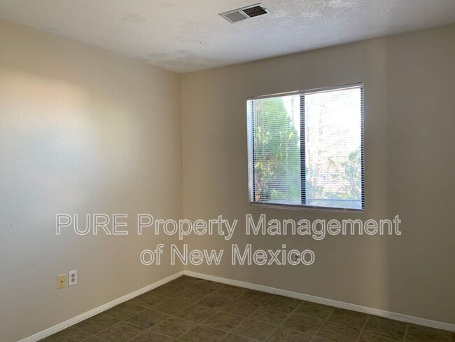 Building Photo - 4556 Platinum Dr NE