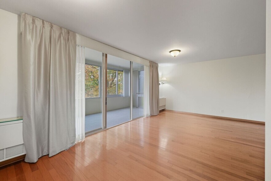 Building Photo - 2324 Madison Rd