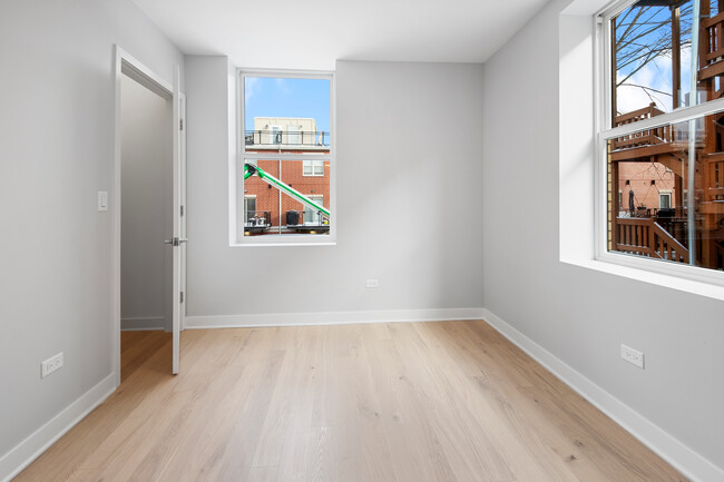 Building Photo - 4637 N Ashland Ave