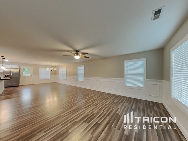 Building Photo - 19 Bloomwood Heights
