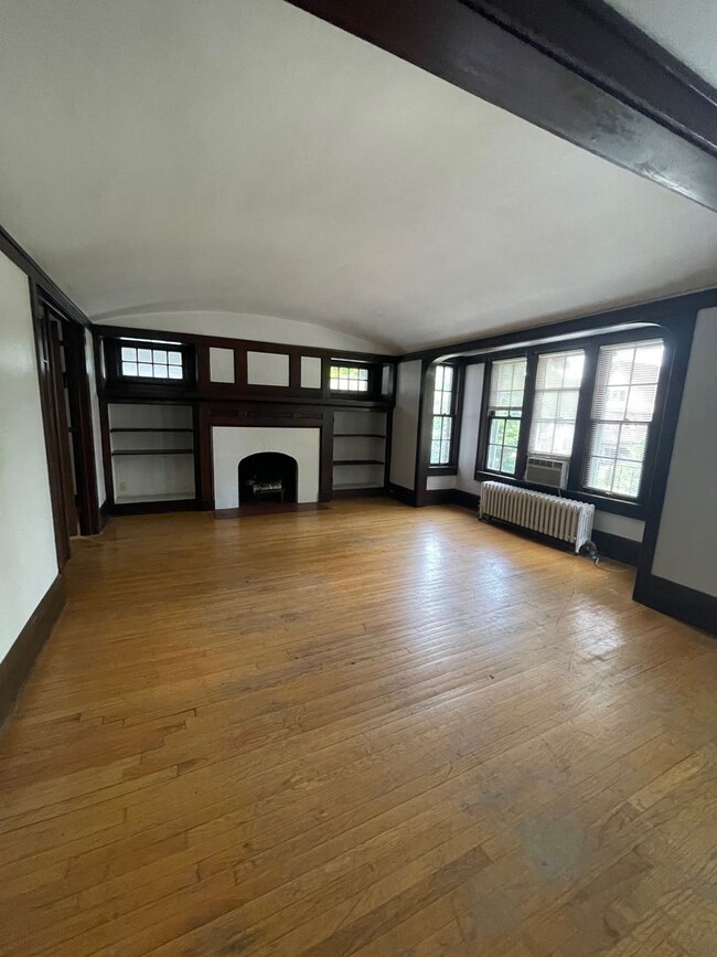 Primary Photo - 2934 -36 N Farwell Ave