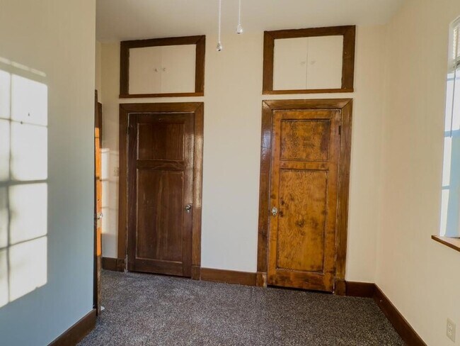 Building Photo - 2229 Napoleon Ave