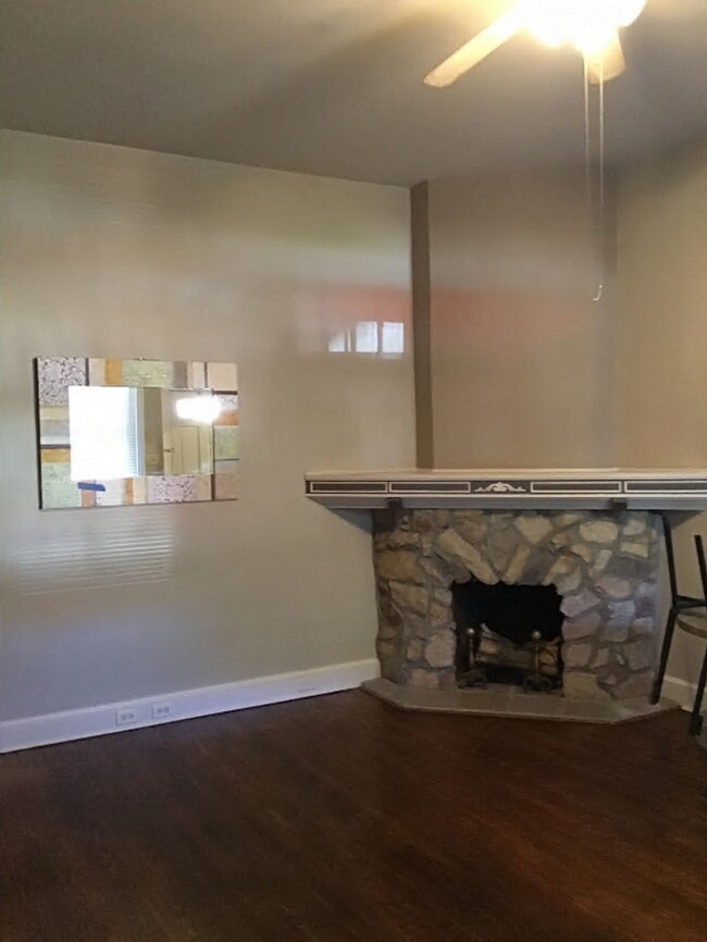 Building Photo - 134 E Queen St