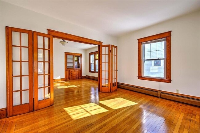 Building Photo - 910 Hope St