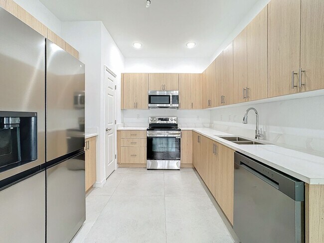 Building Photo - Townhouse For Lease in Saint Cloud