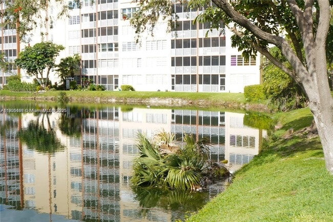 Building Photo - 1780 NE 191st St