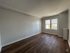 Building Photo - 0 bedroom in Chicago IL 60657