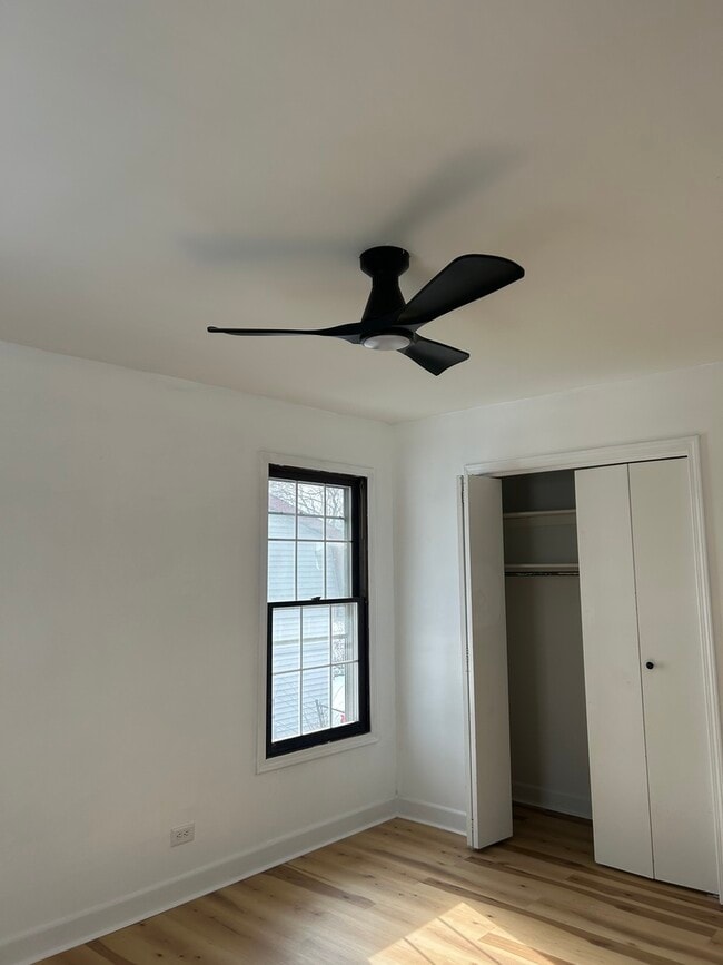 Building Photo - 101 Oakwood Dr