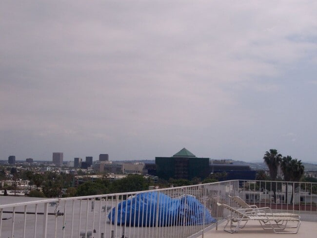 360 Degree City Views - 960 Larrabee St