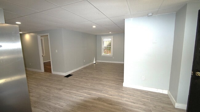 Building Photo - 31 Maple St