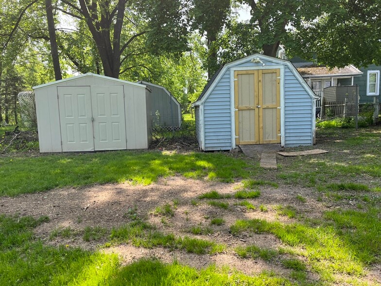 Building Photo - 99 Tillotson St