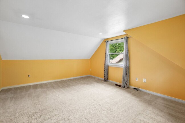 Building Photo - Adorable 4BR/3BA Cape Cod on a Generous 0.4-Acre Lot