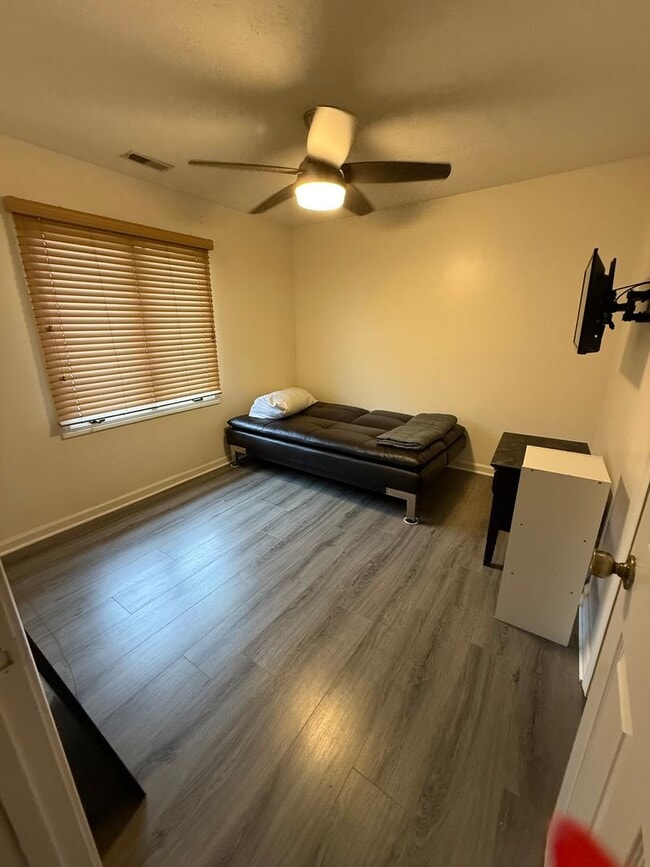 Building Photo - Furnished 2-Bedroom Condo at Eagle Pointe