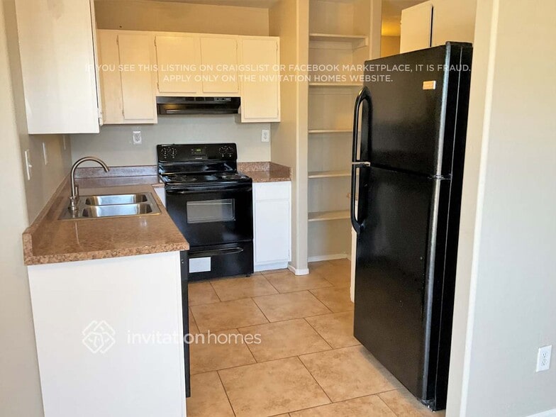 Building Photo - 250 Dakota St