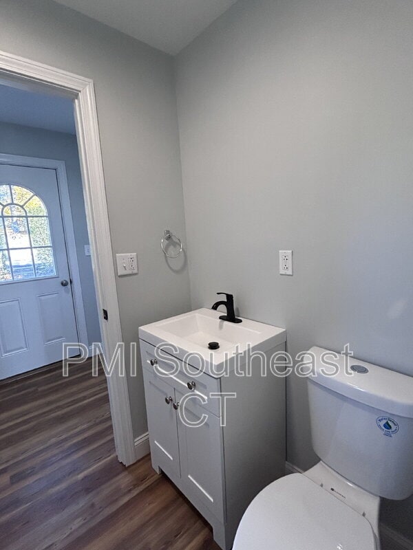 Building Photo - 142 Old Norwich Rd