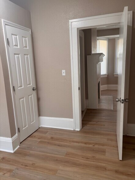 Building Photo - 617 Ivy St