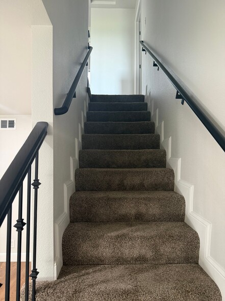 Building Photo - 1301 Iguana Cir