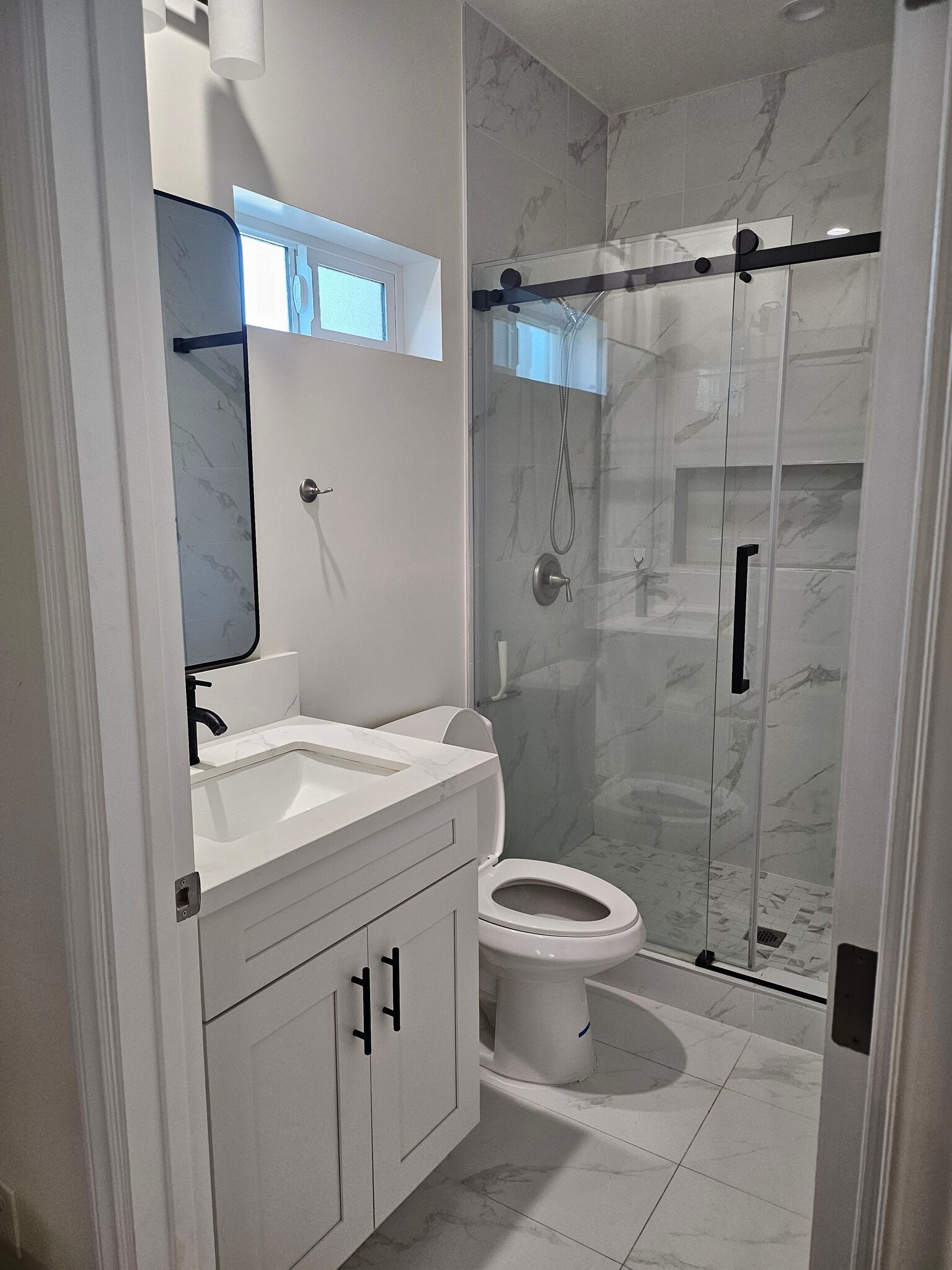 Building Photo - 16049 Meadowside St