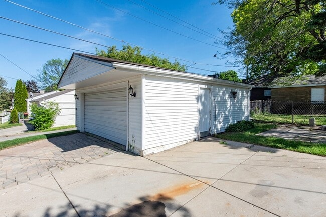 Building Photo - 903 S McAlister Ave