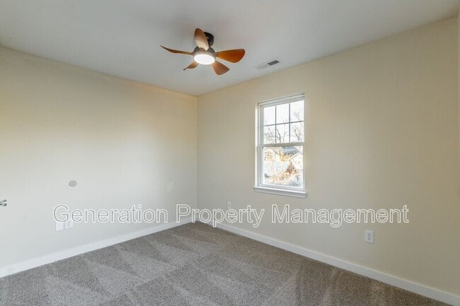 Building Photo - 2205 E 12th St