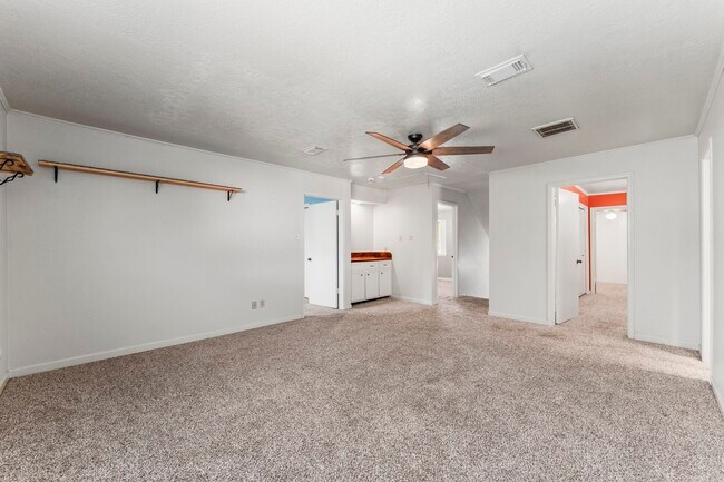 Primary Photo - 3318 Candlelon Dr