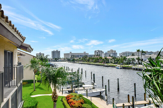 Building Photo - 270 Captains Walk