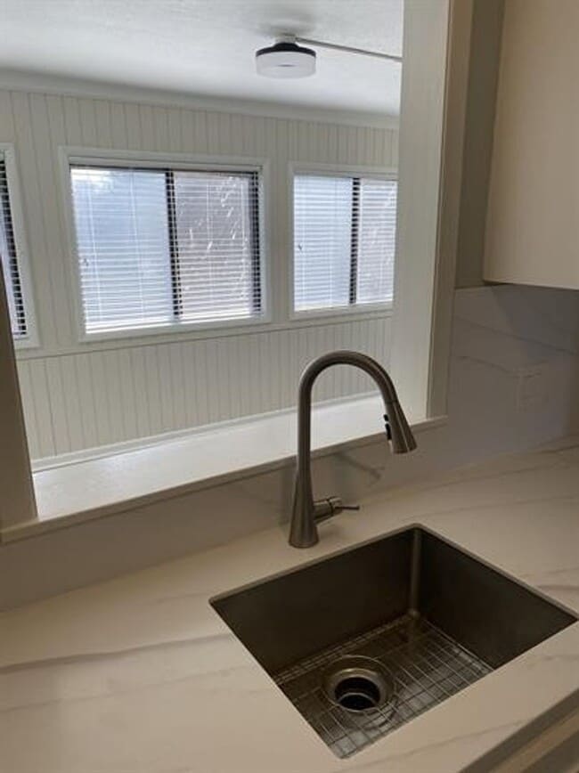 Building Photo - Green Hills Condo with Easy Access to I440