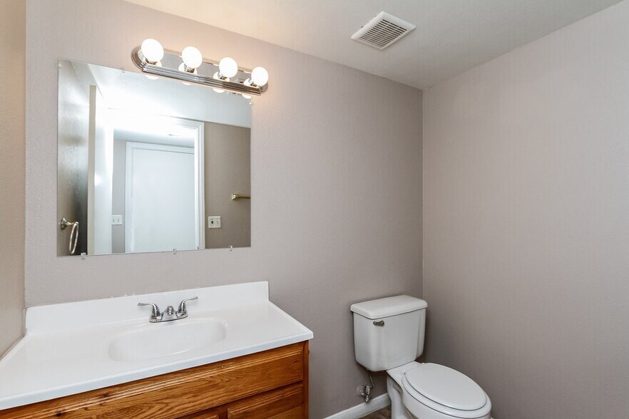 Building Photo - 1605 Fig Palm Ct