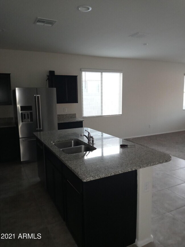 Building Photo - 31070 W Whitton Ave