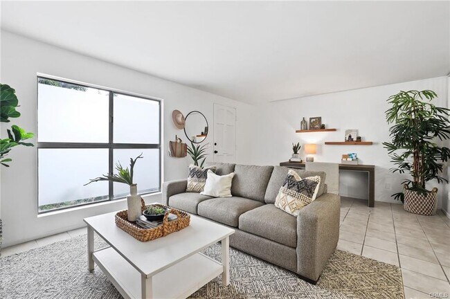 Building Photo - 3342 Bradbury Rd