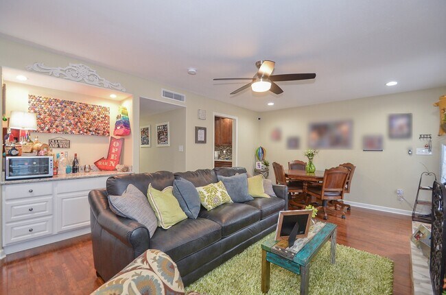 Building Photo - 10264 Briar Forest Dr