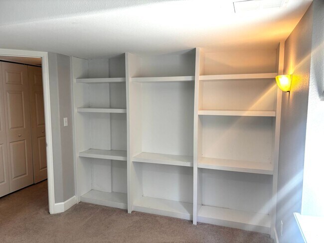 Building Photo - For Rent in Excellent Neighborhood! 80130
