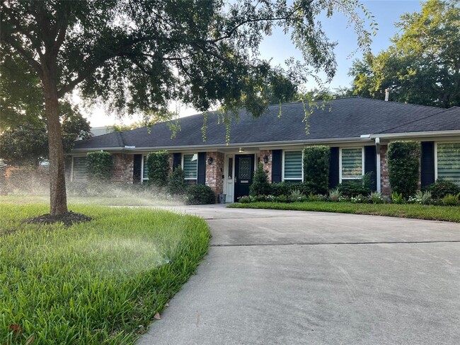Building Photo - 10118 Briar Forest Dr