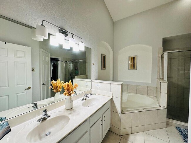 Building Photo - 8885 Palisades Beach Ave