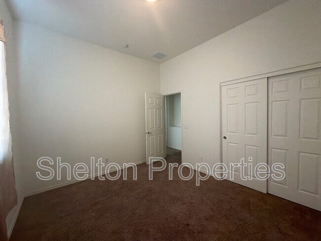 Building Photo - 25207 W Centre Ave