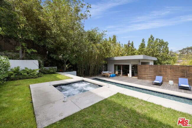 Building Photo - 2035 De Mille Dr