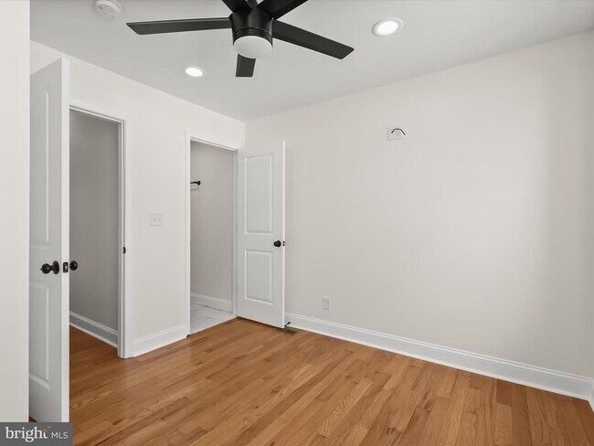 Building Photo - 404 N Robinson St