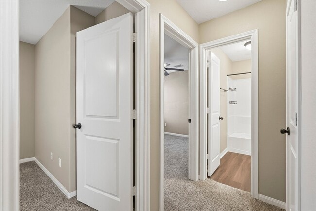 Building Photo - 112 Artesian Way