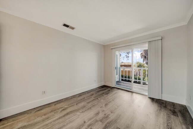 Building Photo - Wonderful Home with a Boat Slip and a Comm...