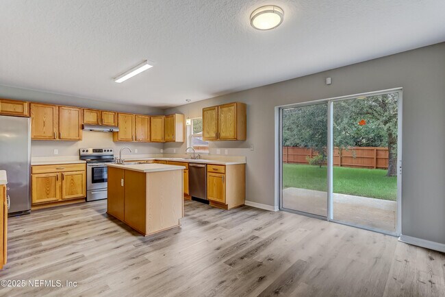 Building Photo - 172 King Arthur Ct