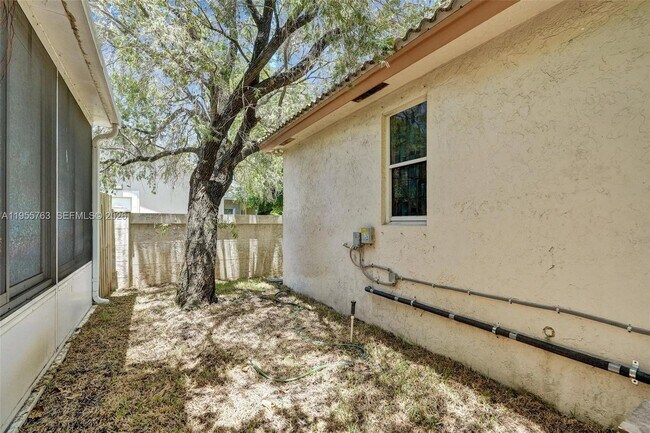 Building Photo - 1251 Hayes St