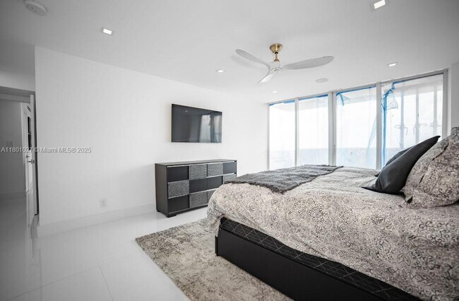Building Photo - 5600 Collins Ave