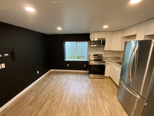 Building Photo - Beautiful House with basement apartment