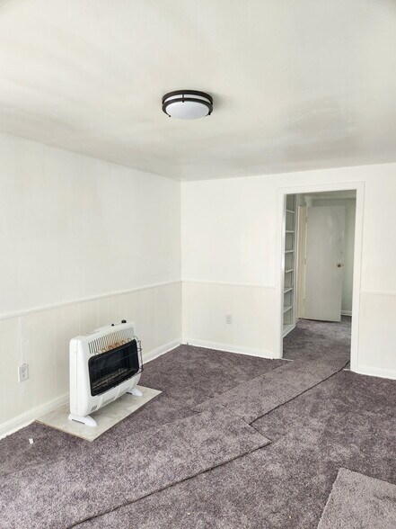 Building Photo - 105 W Avenue H