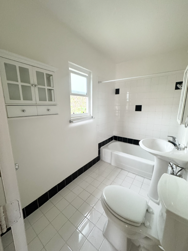 Building Photo - 1093 S Orange Dr