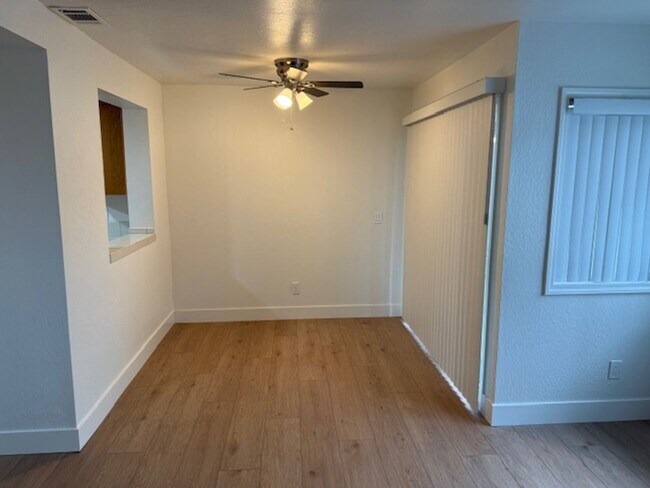 Building Photo - Great Condo with 1 car garage and indoor l...