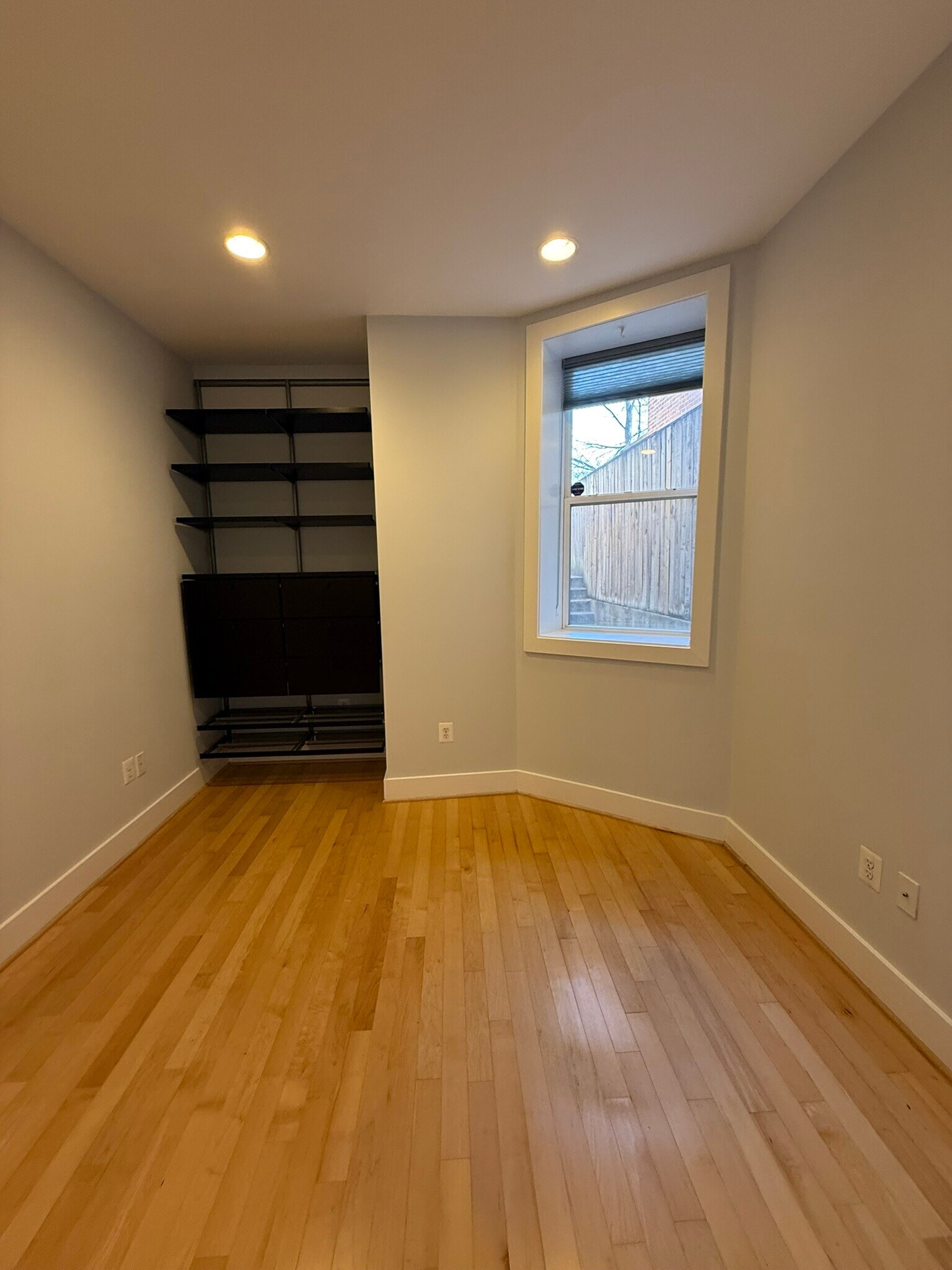 Building Photo - 1854 Mintwood Pl NW