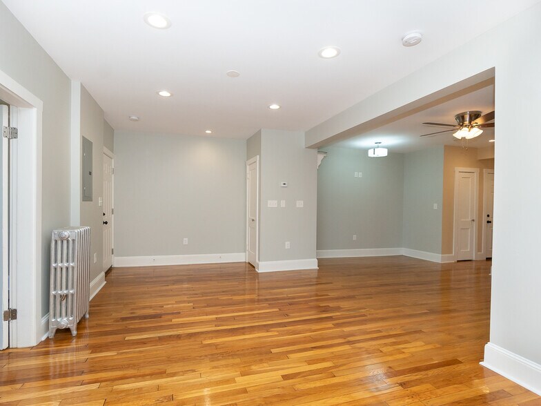 Building Photo - 20 Manley St