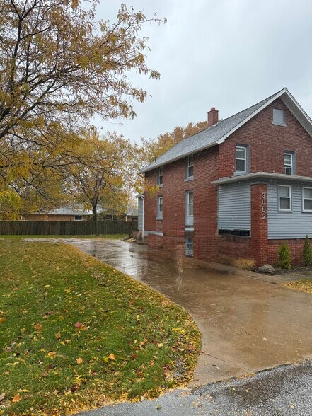 Building Photo - 3062 Laird Ave