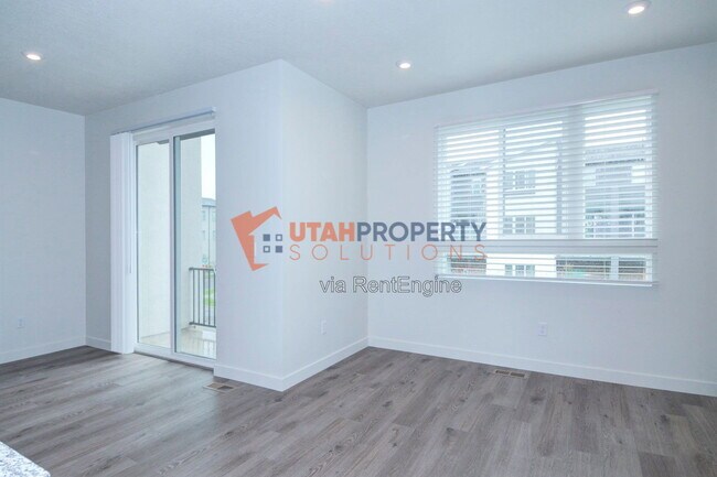 Building Photo - 1046 W 430 S